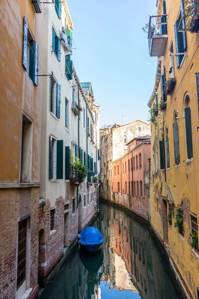 Europa Italia Venecia Italia Canal Medio Edificios Contra Cielo Ciudad — Foto de Stock