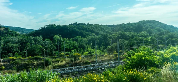 Evropa Itálie Řím Florencie Vlak Bujné Zelené Louce — Stock fotografie