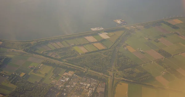 Zicht Landmassa Gezien Vanuit Een Vliegtuigraam Van Venetië Naar Schiphol — Stockfoto