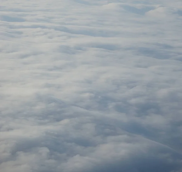 Nuvens Sobre Montanhas Alpes Austríacas Cobertas Neve Vistas Uma Janela — Fotografia de Stock