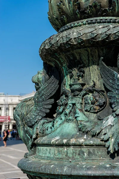 Italië Venetië Een Close Van Een Standbeeld Van Vliegende Leeuw — Stockfoto