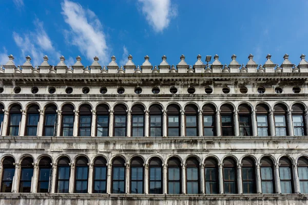 Avrupa Talya Venedik Piazza San Marco Binanın Düşük Açılı Görüntüsü — Stok fotoğraf