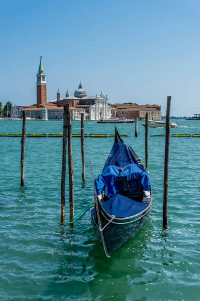 Gondels Afgemeerd Door San Marcoplein Met San Giorgio Maggiore Kerk — Stockfoto