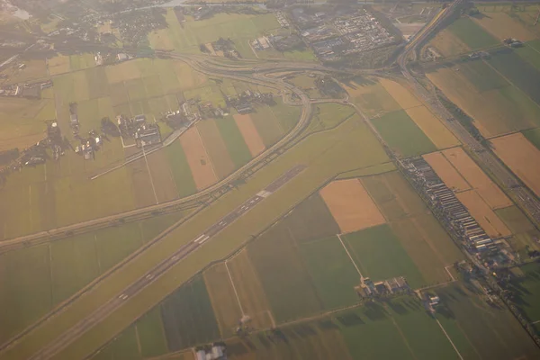 Utsikt Över Jordmassan Sedd Från Ett Flygplansfönster Från Venedig Till — Stockfoto