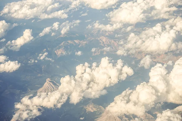 Nubes Sobre Montañas Austríacas Cubiertas Nieve Vistas Desde Una Ventana —  Fotos de Stock