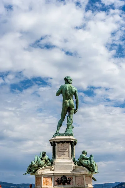 イタリア フィレンツェのピアッツァーレ ミケランジェロ ミケランジェロ広場 のミケランジェロ ダビデ像 — ストック写真