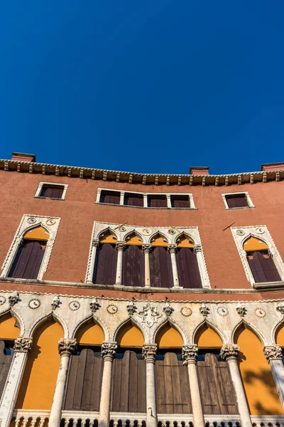 Ευρώπη Ιταλία Βενετία Ένα Μεγάλο Κτίριο Από Τούβλα — Φωτογραφία Αρχείου