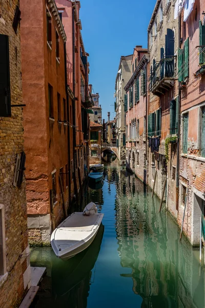 Ευρώπη Ιταλία Βενετία Μεγάλο Κανάλι Σκάφη Που Έχουν Αγκυροβολήσει Καναλιακα — Φωτογραφία Αρχείου