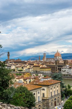 Florence, İtalya - 25 Haziran 2018: Palazzo Vecchio ve Duomo ile Floransa 'nın Panaromik Manzarası (Michelangelo Meydanı))