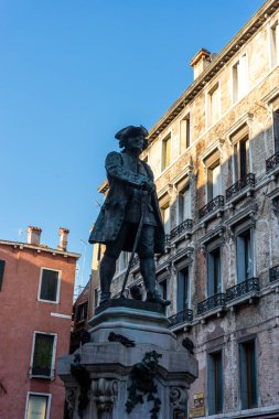 Venedik, İtalya - 30 Haziran 2018: Venedik, İtalya 'da San Bartolomeo heykeli