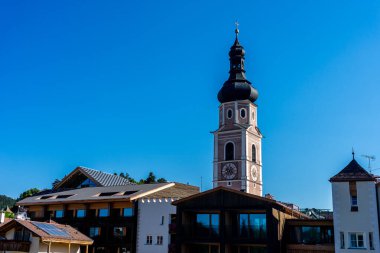 Kastelruth, İtalya - 30 Haziran 2018: Kastelruth, İtalya 'da şehir manzarası ve şehir manzarası