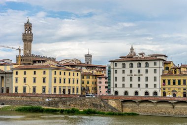Floransa, İtalya - 25 Haziran 2018: İtalya 'nın Arno Nehri yakınlarındaki Floransa' daki Balestri Oteli