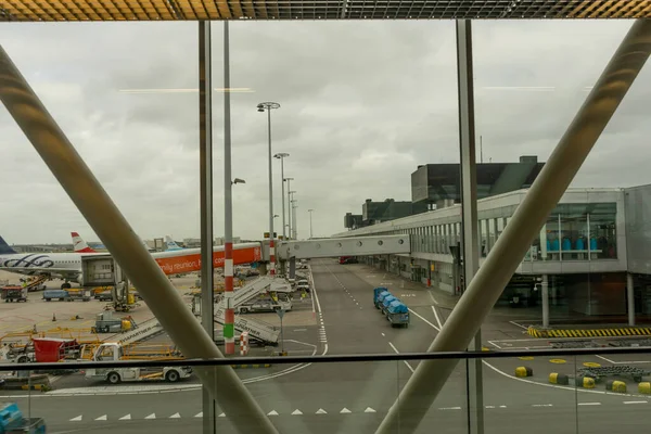 Amsterdam Schiphol Juni 2018 Die Glasfenster Inneren Des Flughafens Schiphol — Stockfoto