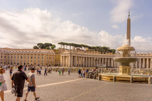 Vatican City Italy June 2018 Obelisk Colonnades Peter Square Water — Stock Photo, Image