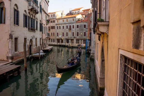 Veneza Itália Junho 2018 Barco Gôndola Nos Canais Veneza Itália — Fotografia de Stock