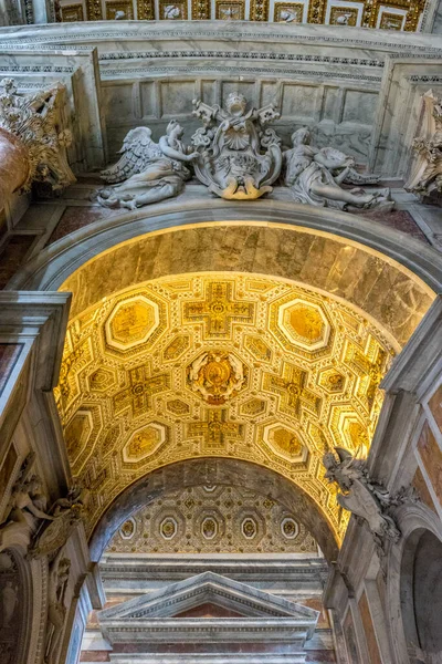 Vatikánváros Olaszország 2018 Június Dekoráció Szent Péter Bazilika Mennyezeti Kupoláján — Stock Fotó