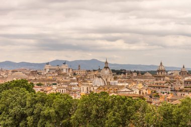 Roma, İtalya - 23 Haziran 2018: Castel Sant Angelo 'dan Roma şehir manzarası, bilinmeyen askerin mezarı