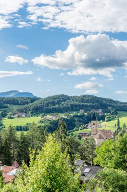 Seiser Alm, İtalya - 29 Haziran 2018: Seiser Alm Compatsch, Alpe Di Siusi, İtalya