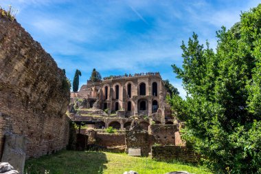 Roma, İtalya - 24 Haziran 2018: Roma 'daki Roma Forumundaki antik kalıntılar, Palatine Tepesi