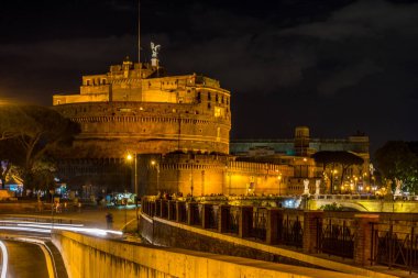 Vatikan Şehri, İtalya - 23 Haziran 2018: Hadrian anıtı, genellikle geceleri Castel Sant Angelo olarak bilinir.