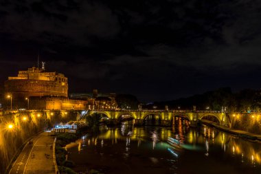 Vatikan Şehri, İtalya - 23 Haziran 2018: Hadrian anıtı, genellikle geceleri Castel Sant Angelo olarak bilinir.