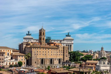 Roma, İtalya - 24 Haziran 2018: Roma şehir manzarası Palatine Hill, Roma Forumu, Meçhul Asker Mezarı 'ndan izlendi