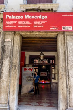 Venedik, İtalya - 01 Temmuz 2018: Venedik, İtalya 'daki Palazzo Mocenigo