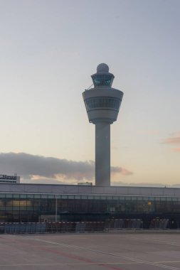 Amsterdam, Schiphol - 22 Haziran 2018: Schiphol havaalanı kontrol kulesi
