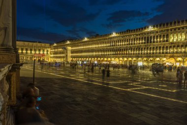 Venedik, İtalya - 30 Haziran 2018: Venedik, İtalya 'daki Piazza San Marco' da Gece
