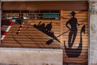 Venedik, İtalya - 01 Temmuz 2018: Venedik, İtalya 'da bir Gondolun duvar resmi