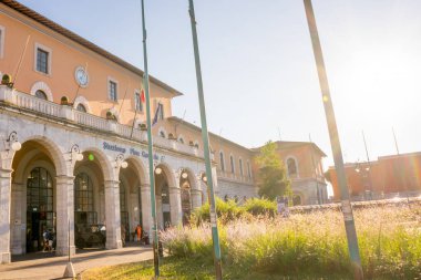 Pisa, İtalya - 25 Haziran 2018: Pisa merkez tren istasyonu, İtalya