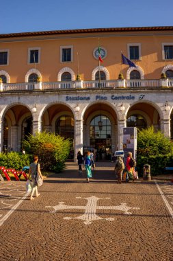 Pisa, İtalya - 25 Haziran 2018: Pisa merkez tren istasyonu, İtalya
