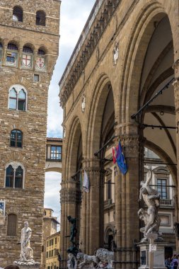 Florence, İtalya - 25 Haziran 2018: İtalya 'nın Floransa kentinde bulunan Piazza della Signoria' daki Palazzo Vecchio