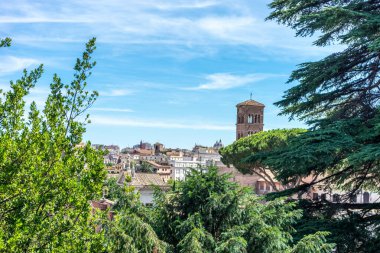 Roma, İtalya - 24 Haziran 2018: Roma 'daki Palatine Hills, Roma Forumu' ndaki Maxentius Bazilikası 'nın antik kalıntıları