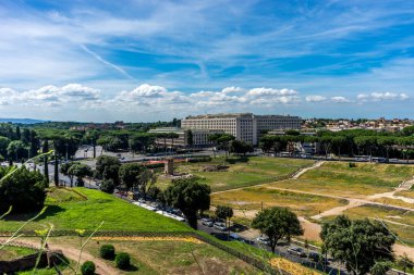 Roma, İtalya - 24 Haziran 2018: Aventine ve Palatine Hills arasındaki vadideki antik Circus Maximus kalıntıları, Roma 'daki Roma Forumu
