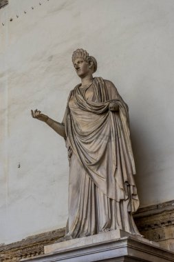 Floransa, İtalya - 25 Haziran 2018: Loggia dei Lanzi 'deki Aziz Heykeli, İtalya, Floransa' daki Piazza della Signoria