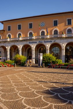 Pisa, İtalya - 25 Haziran 2018: Pisa merkez tren istasyonu, İtalya
