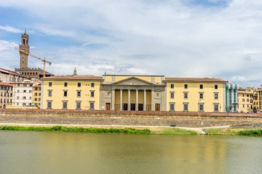 Floransa, İtalya - 25 Haziran 2018: Floransa, İtalya 'daki Arno Nehri üzerindeki Palazzo Vecchio