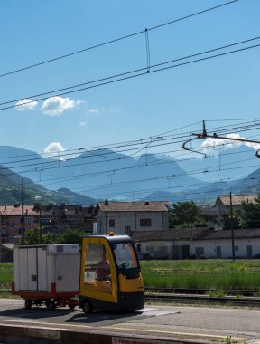 Bolzano, İtalya - 30 Haziran 2018: Bolzano, İtalya 'daki tren istasyonu
