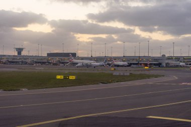 Amsterdam, Schiphol - 22 Haziran 2018: Schiphol havaalanında B.E uçağı
