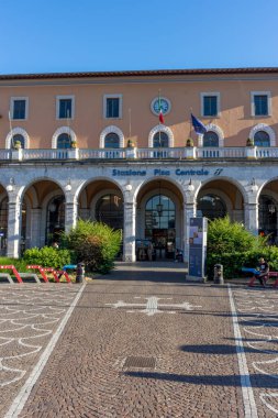 Pisa, İtalya - 25 Haziran 2018: Pisa merkez tren istasyonu, İtalya
