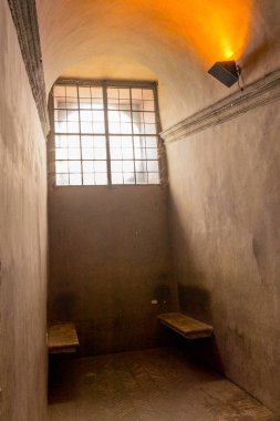 Roma, İtalya - 23 Haziran 2018: Roma, İtalya 'da Hadrian' ın Anıtmezarı Sant Angelo Kalesinin İçlerinde Oturan tezgah