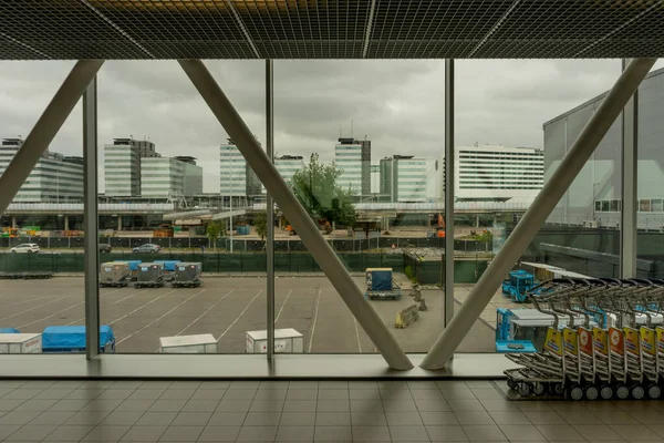 Amsterdam Schiphol Junho 2018 Janelas Vidro Interior Aeroporto Schiphol — Fotografia de Stock