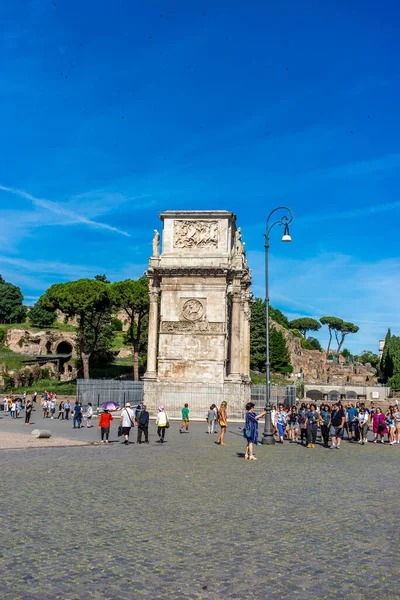意大利罗马 2018年6月24日 罗马君士坦丁拱门的古老废墟 世界著名的地标 风景秀丽的城市景观 — 图库照片
