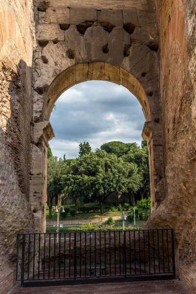 Roma Itália Junho 2018 Ruínas Fórum Romano Vistas Através Arco — Fotografia de Stock