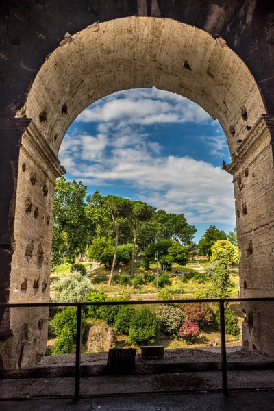 이탈리아 2018 플라비우스 피극장 Flavian Amphitheatre 으로도 알려진 콜로세움의 입구에 — 스톡 사진