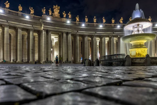 Cidade Vaticano Itália Junho 2018 Fonte Água Iluminada Praça São — Fotografia de Stock