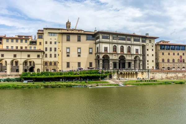 意大利佛罗伦萨 2018年6月25日 意大利佛罗伦萨乌菲齐河畔的画廊 — 图库照片