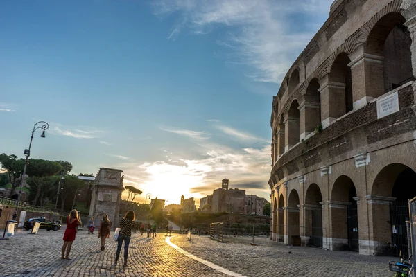 Rome Italië Juni 2018 Gouden Zonsondergang Het Grote Romeinse Colosseum — Stockfoto