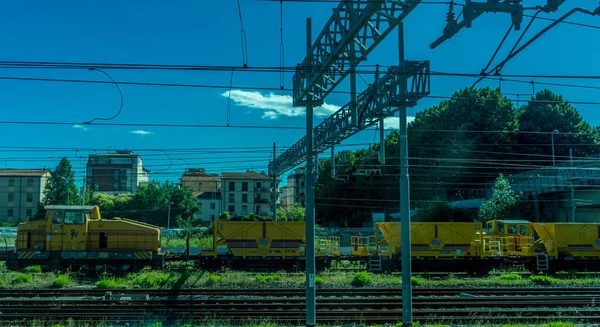 Florence Italy June 2018 イタリアフィレンツェ郊外のトレニタリア作業貨物列車 — ストック写真